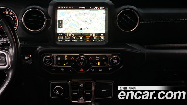 Jeep Wrangler 2021 — photo 14