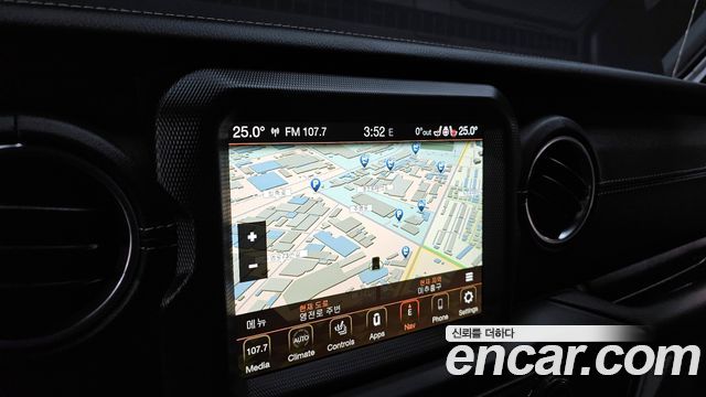 Jeep Wrangler 2021 — photo 15