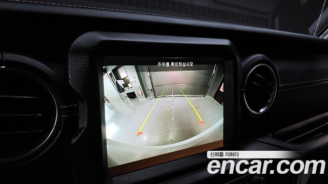 Jeep Wrangler 2021 — photo 17