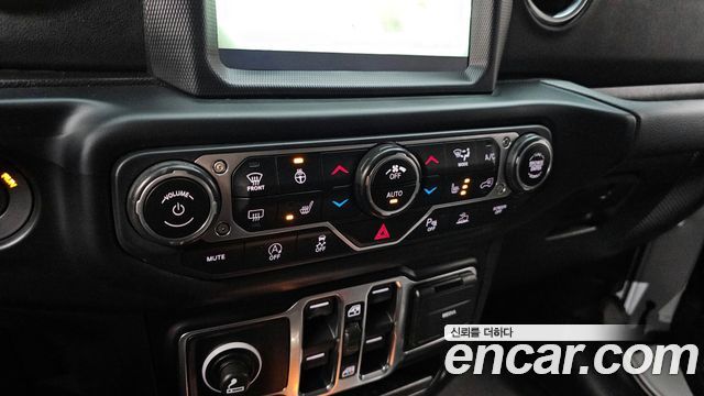 Jeep Wrangler 2021 — photo 19