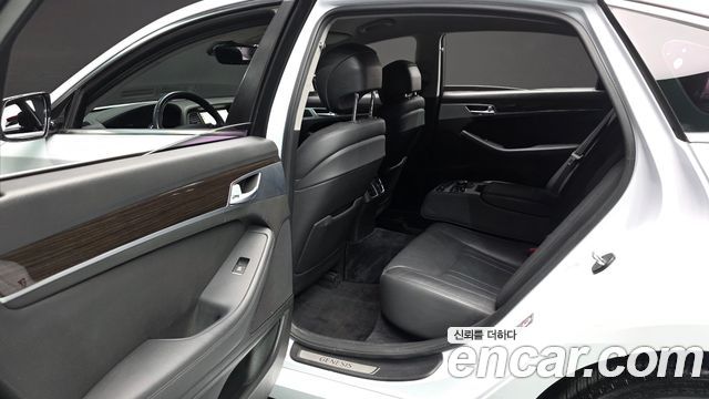 Genesis G80 2017 — photo 12