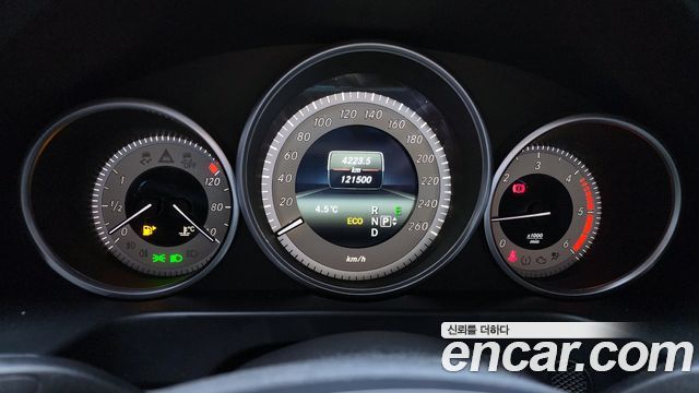 Mercedes-Benz E-Class 2014 — photo 8