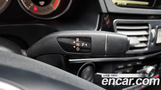 Mercedes-Benz E-Class 2014 — photo 9