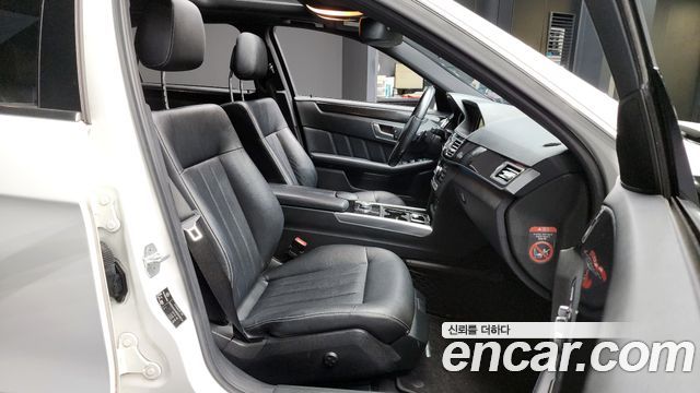 Mercedes-Benz E-Class 2014 — photo 11