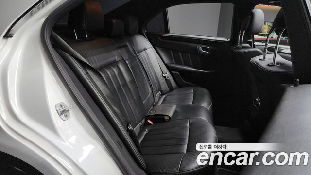 Mercedes-Benz E-Class 2014 — photo 12