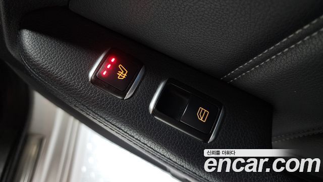Mercedes-Benz E-Class 2014 — photo 18