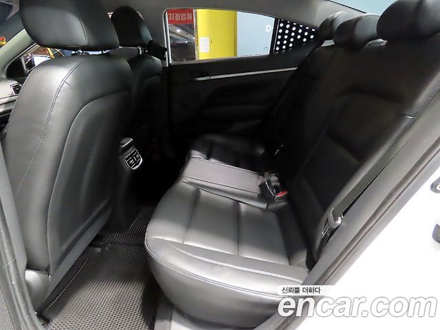 Hyundai AVANTE 2016 — photo 7