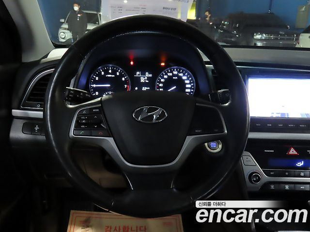 Hyundai AVANTE 2016 — photo 11