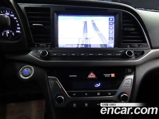 Hyundai AVANTE 2016 — photo 12