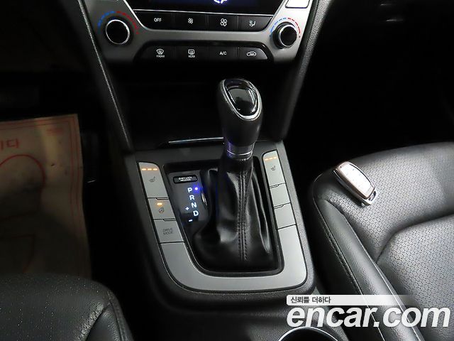 Hyundai AVANTE 2016 — photo 13