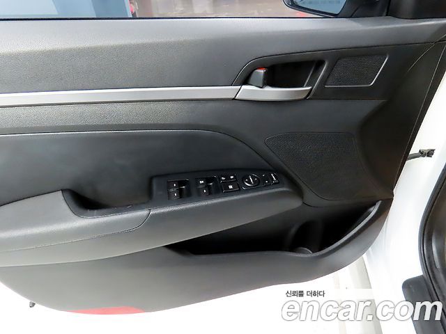 Hyundai AVANTE 2016 — photo 14