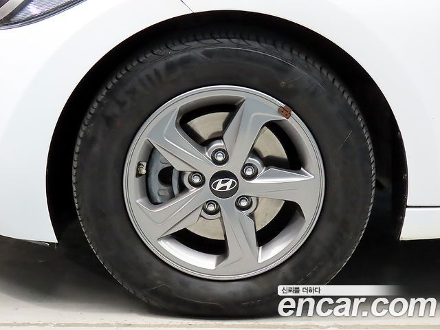 Hyundai AVANTE 2016 — photo 18