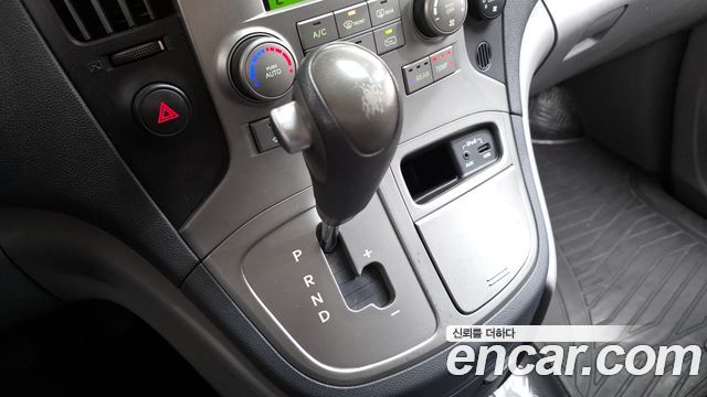 Hyundai Starex 2012 — photo 9