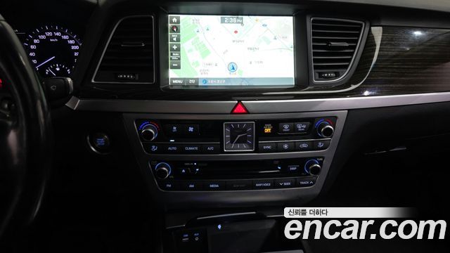 Genesis G80 2018 — photo 15