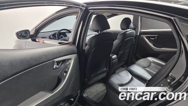 Hyundai AVANTE 2011 — photo 17