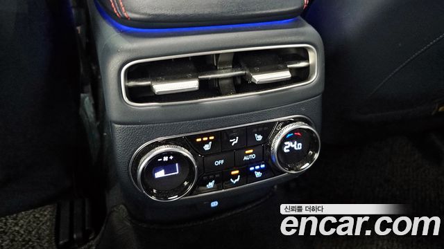 Genesis GV70 2021 — photo 17