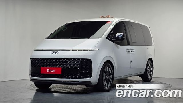 Hyundai Staria 2023 — photo 1