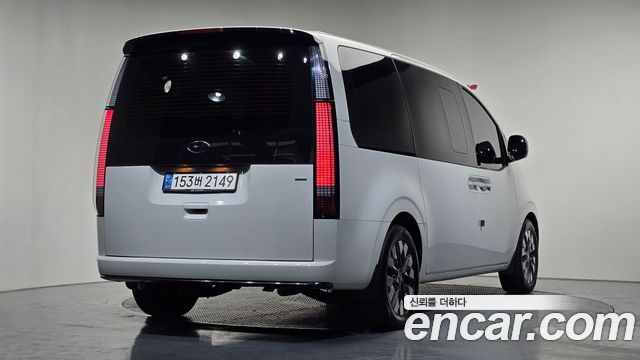 Hyundai Staria 2023 — photo 2