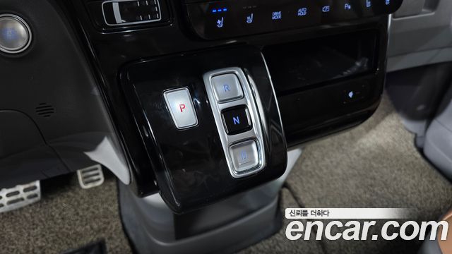Hyundai Staria 2023 — photo 9