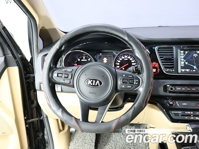 Kia Canival 2017 — photo 11