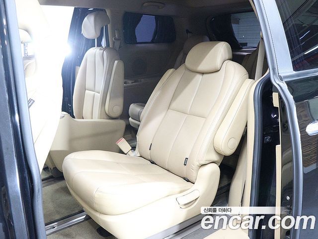 Kia Canival 2017 — photo 19