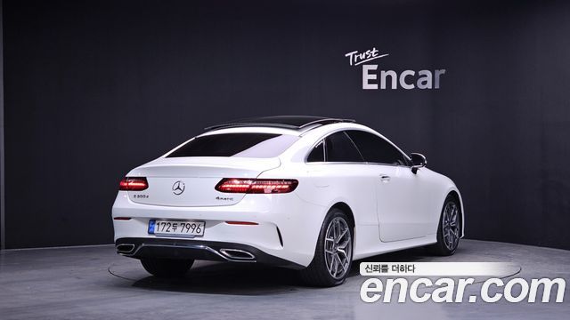 Mercedes-Benz E-Class 2022 — photo 2