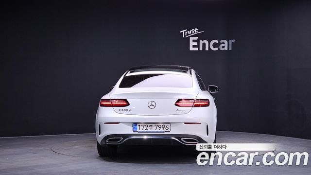 Mercedes-Benz E-Class 2022 — photo 4