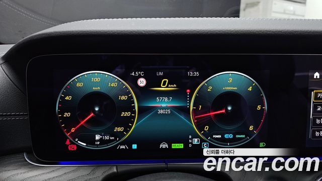 Mercedes-Benz E-Class 2022 — photo 8
