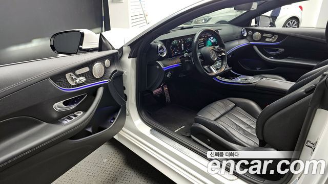 Mercedes-Benz E-Class 2022 — photo 10
