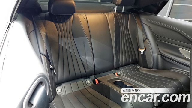 Mercedes-Benz E-Class 2022 — photo 12