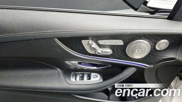 Mercedes-Benz E-Class 2022 — photo 17