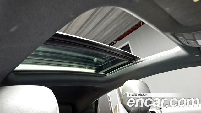 Mercedes-Benz E-Class 2022 — photo 19