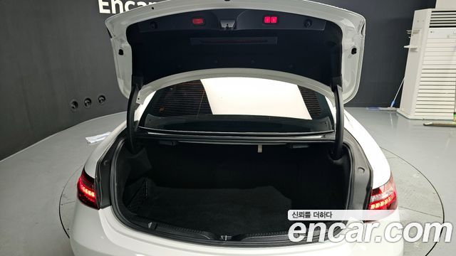 Mercedes-Benz E-Class 2022 — photo 20