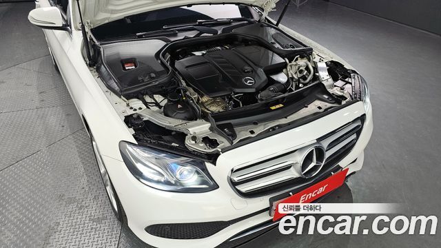 Mercedes-Benz E-Class 2018 — photo 6