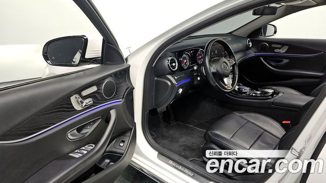 Mercedes-Benz E-Class 2018 — photo 11