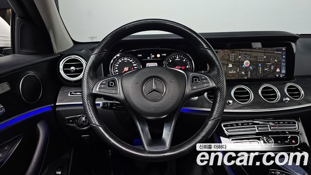 Mercedes-Benz E-Class 2018 — photo 13