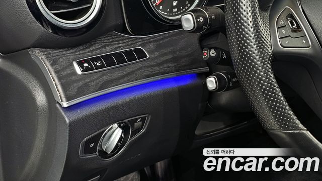 Mercedes-Benz E-Class 2018 — photo 16