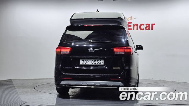 Kia Canival 2016 — photo 4