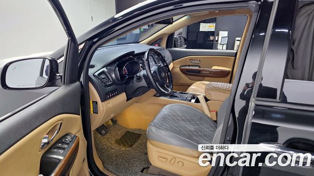 Kia Canival 2016 — photo 10
