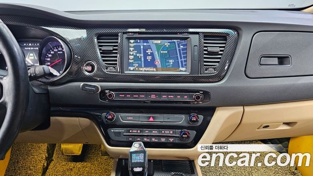 Kia Canival 2016 — photo 14