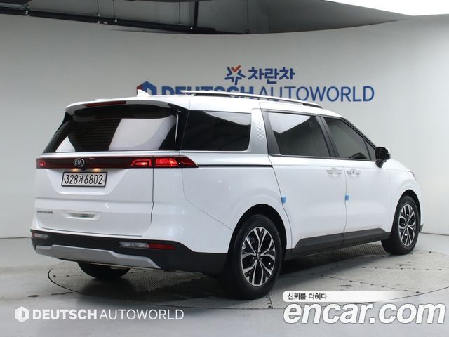 Kia Canival 2021 — photo 2