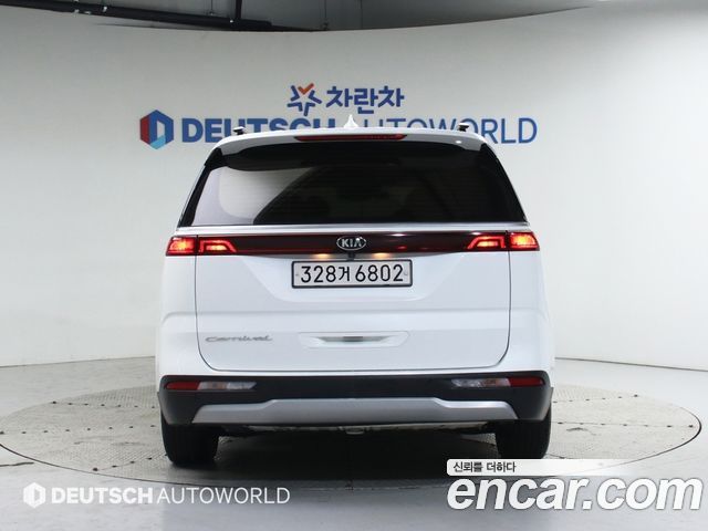 Kia Canival 2021 — photo 4