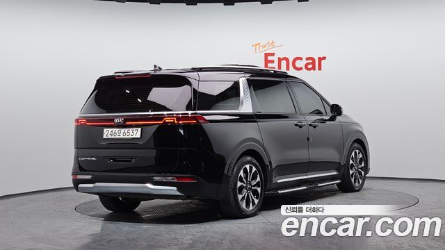 Kia Canival 2021 — photo 2