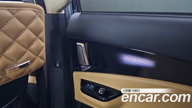 Kia Canival 2021 — photo 19