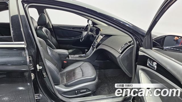Hyundai Sonata 2011 — photo 12