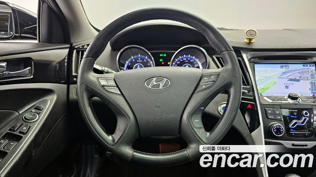Hyundai Sonata 2011 — photo 13
