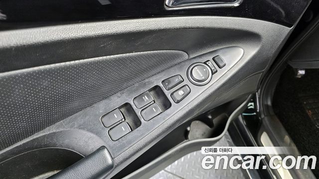 Hyundai Sonata 2011 — photo 18