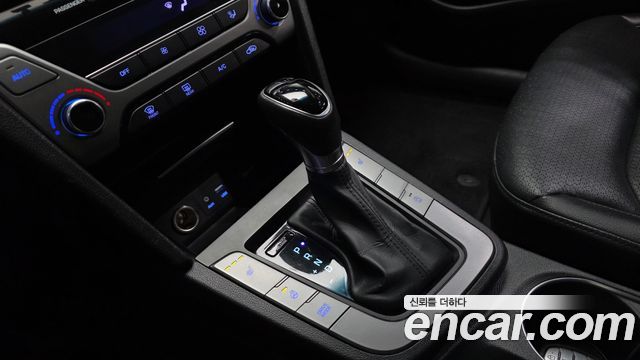 Hyundai AVANTE 2016 — photo 9