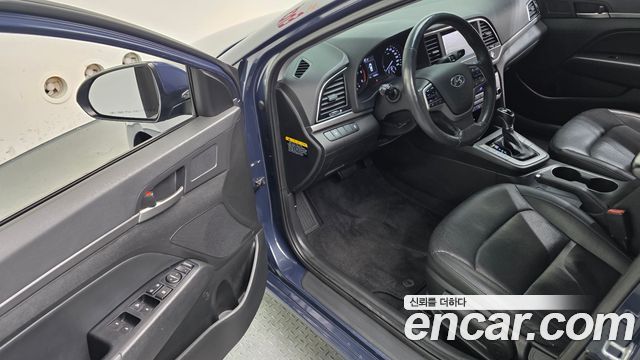 Hyundai AVANTE 2016 — photo 11