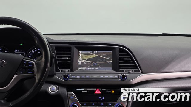 Hyundai AVANTE 2016 — photo 16